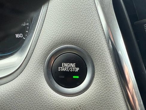 Used 2021 Chevrolet Traverse LT FWD image 21