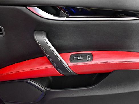 Used 2017 Maserati Ghibli S image 42