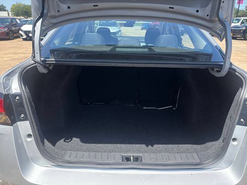 Used 2025 Nissan Versa SV FWD image 29