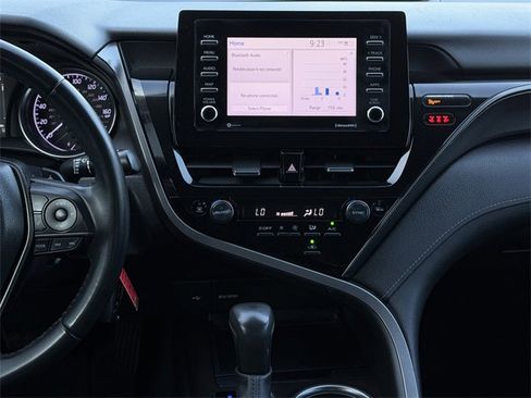 Used 2022 Toyota Camry SE image 16