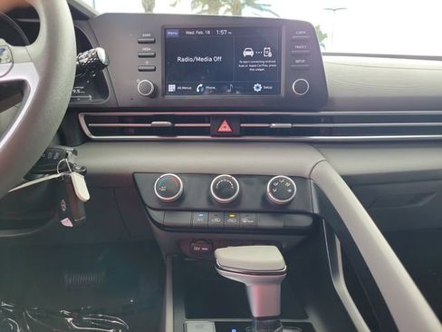 Certified 2023 Hyundai Elantra SE image 12