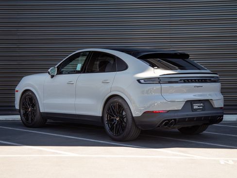 Certified 2026 Porsche Cayenne Coupe AWD/4WD image 3