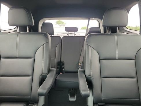 Used 2025 GMC Acadia Elevation w/ Elevation Premium Package FWD image 31