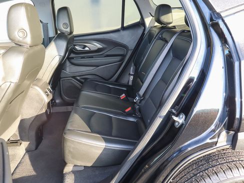 Used 2024 GMC Terrain SLT image 8