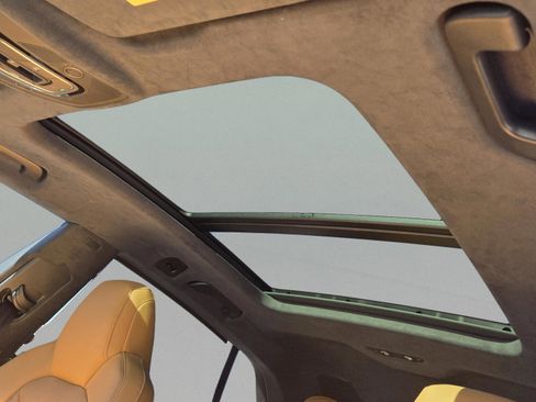 Used 2024 Audi RS Q8 4.0T image 39