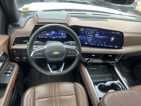 Certified 2025 Chevrolet Suburban High Country image 29