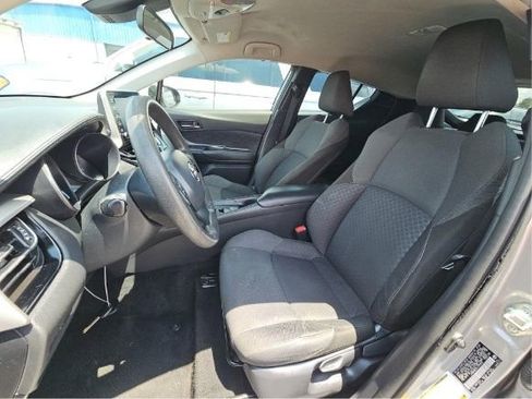 Used 2020 Toyota C-HR LE FWD image 4