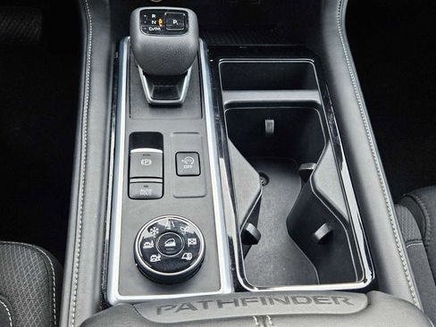 Used 2025 Nissan Pathfinder SV image 24