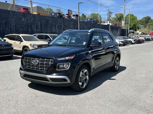 Used 2025 Hyundai Venue SEL FWD image 7
