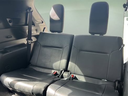 Used 2024 Mitsubishi Outlander SE image 12