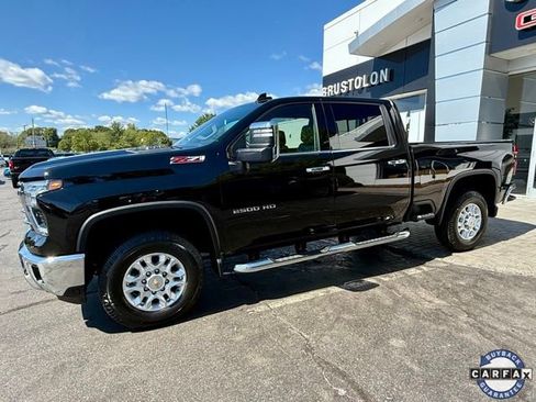 Used 2024 Chevrolet Silverado 2500 LTZ w/ LTZ Plus Package image 7