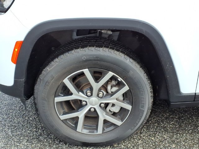 Used 2025 Jeep Grand Cherokee Limited AWD/4WD image 9