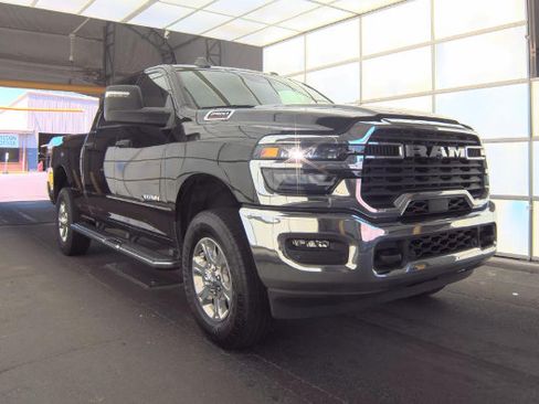 Used 2025 RAM 2500 Big Horn AWD/4WD image 2
