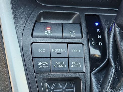 Used 2019 Toyota RAV4 LE w/ All Weather Liner Package image 29