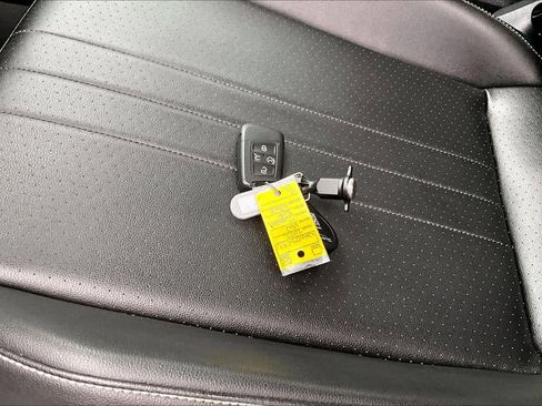 Used 2022 Volkswagen Tiguan SE R-Line image 15