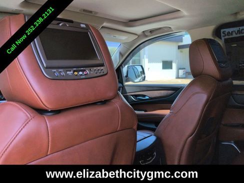 Used 2017 Cadillac Escalade ESV Luxury AWD/4WD image 17