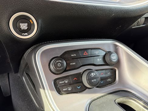 Used 2019 Dodge Challenger SXT image 18