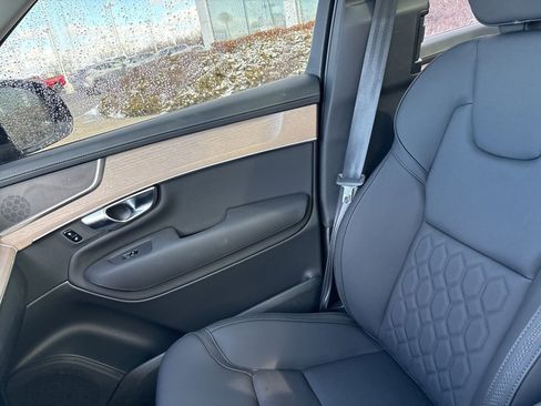Certified 2025 Volvo XC90 B6 Plus image 26