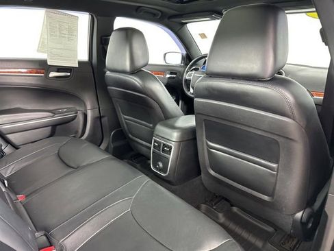 Used 2014 Chrysler 300 RWD image 28