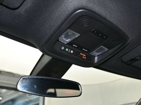 Used 2023 Chevrolet Traverse LT FWD image 23