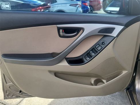 Used 2014 Hyundai Elantra SE w/ Option Group 02 image 18