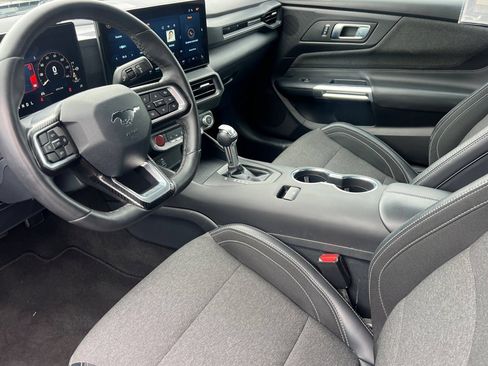 Used 2025 Ford Mustang Convertible RWD image 5
