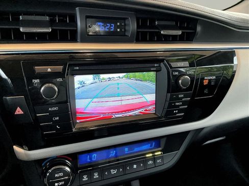 Used 2015 Toyota Corolla LE FWD image 14