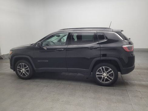 Used 2018 Jeep Compass Latitude w/ Popular Equipment Group AWD/4WD image 3