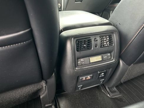 Used 2019 Nissan Pathfinder SL AWD/4WD image 25