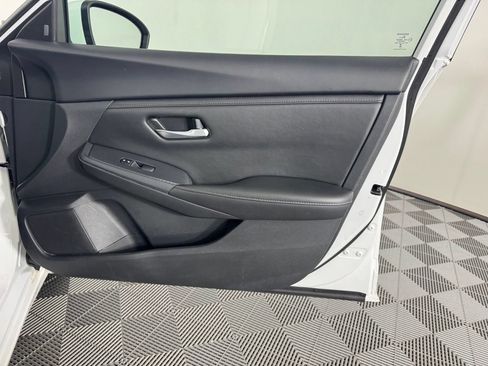 Used 2024 Nissan Sentra SV FWD image 31