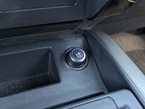 Certified 2024 Nissan Titan Platinum Reserve w/ Moonroof Package image 24