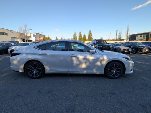 Used 2023 Lexus ES 350 w/ Premium Package image 2