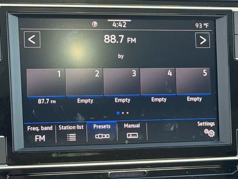 Used 2024 Volkswagen Jetta SE FWD image 9