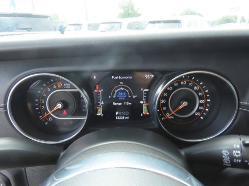 Used 2020 Jeep Wrangler Unlimited Sahara AWD/4WD image 28