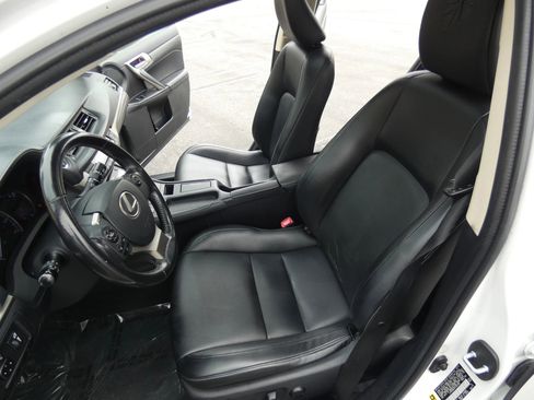 Used 2015 Lexus CT 200h image 62