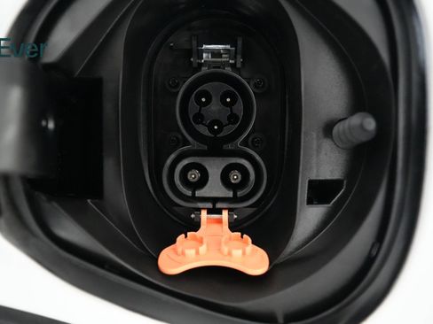 Used 2023 Chevrolet Bolt EUV Premier image 10