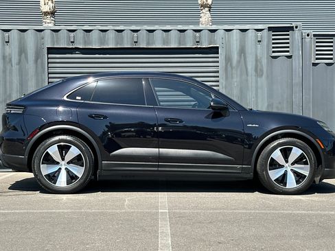 Certified 2024 Porsche Macan 4 Electric AWD/4WD image 9