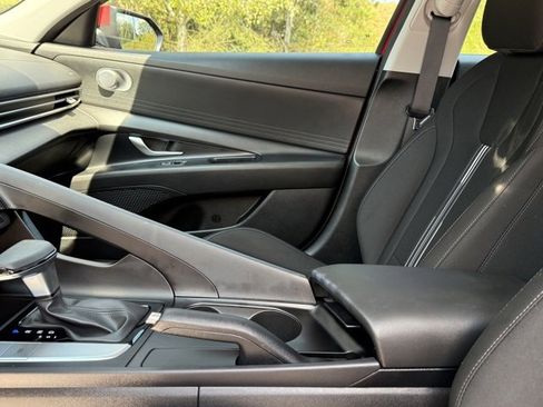 Used 2023 Hyundai Elantra SEL image 21