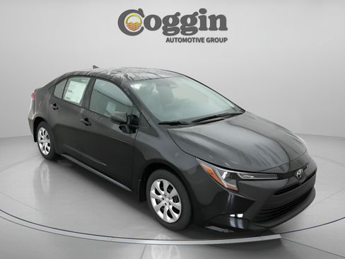 Used 2026 Toyota Corolla LE FWD image 26
