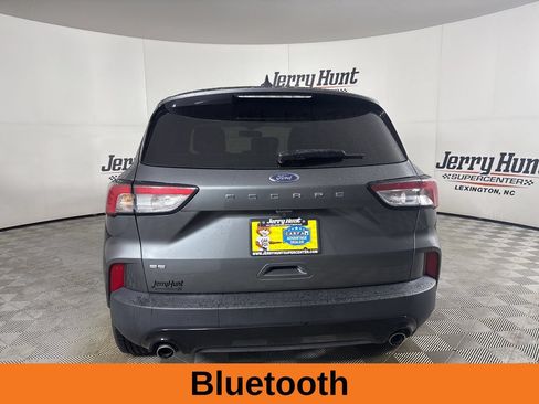 Used 2022 Ford Escape SE w/ SE Sport Appearance Package FWD image 6