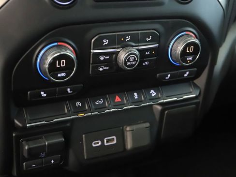 Used 2019 Chevrolet Silverado 1500 RST AWD/4WD image 28