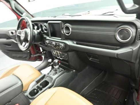 Used 2021 Jeep Wrangler Unlimited Sahara w/ Cold Weather Group AWD/4WD image 30