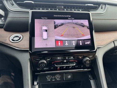 Used 2025 Jeep Grand Cherokee L Summit image 27