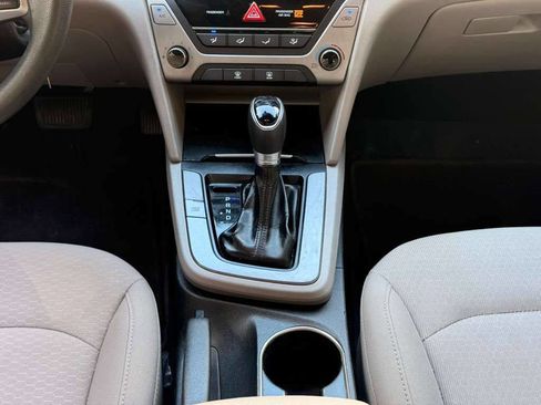 Used 2018 Hyundai Elantra SE FWD image 18
