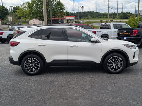 Certified 2023 Ford Escape SE FWD image 8