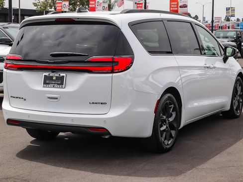 New 2026 Chrysler Pacifica Limited w/ S Appearance Package FWD image 4