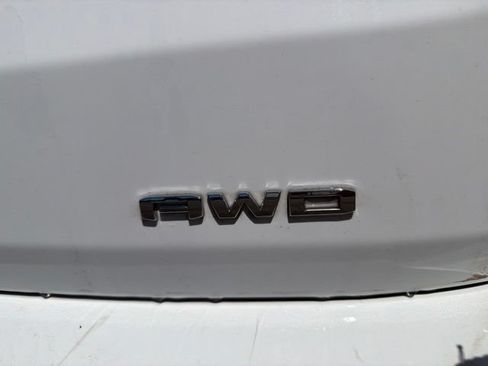 Used 2024 GMC Terrain SLT AWD/4WD image 14