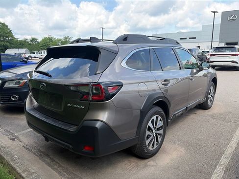 Used 2024 Subaru Outback Premium AWD/4WD image 8