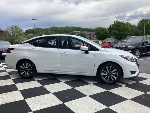 Used 2025 Nissan Versa SV FWD image 5