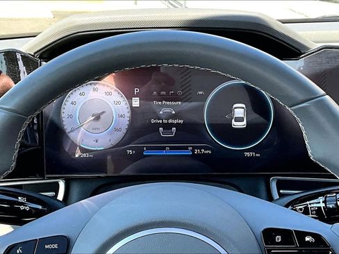Certified 2025 Hyundai Elantra SEL FWD image 13